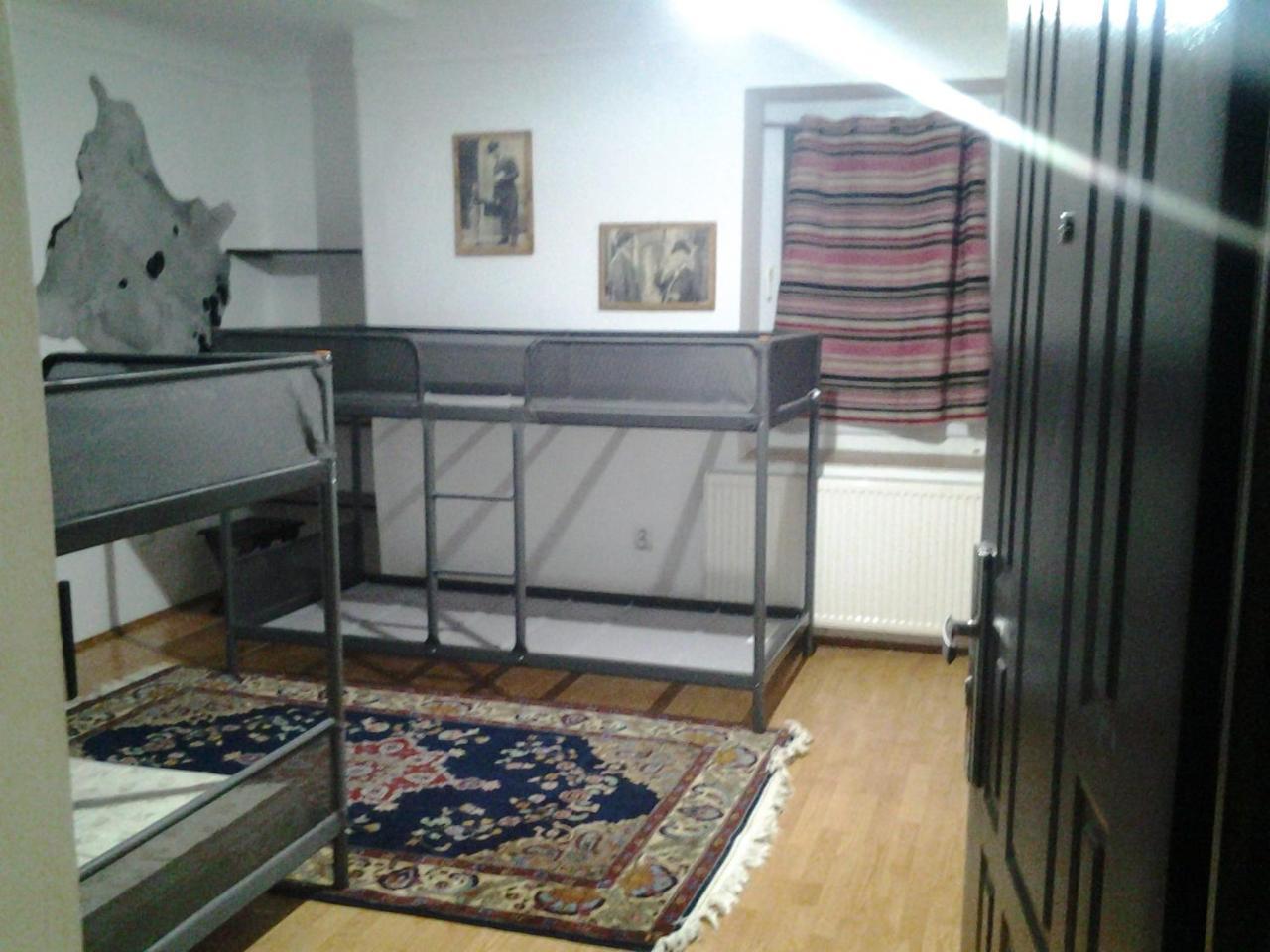 Leyla Hostel Braşov Exteriör bild