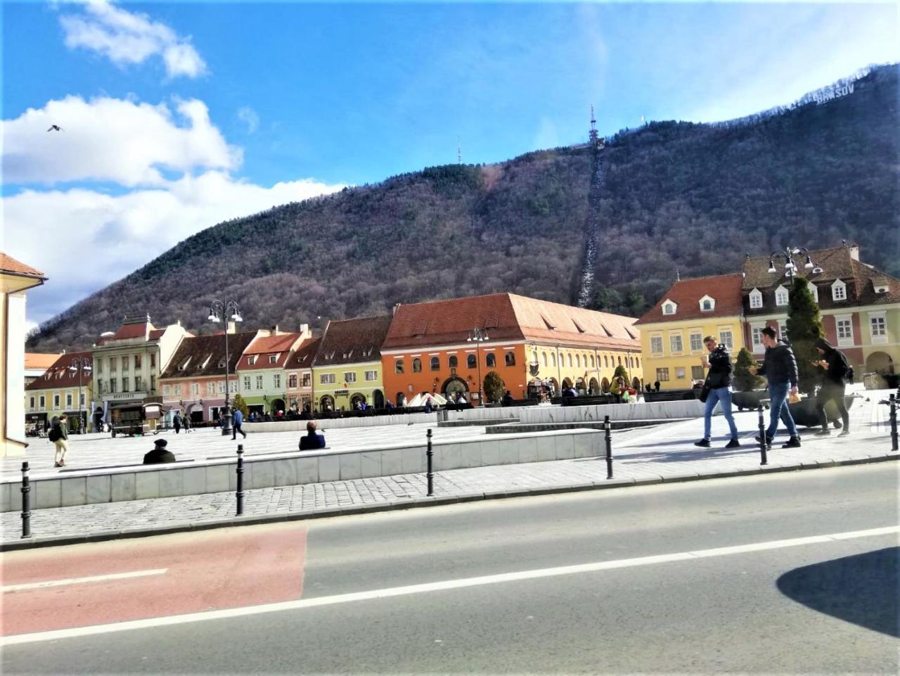 Leyla Hostel Braşov Exteriör bild